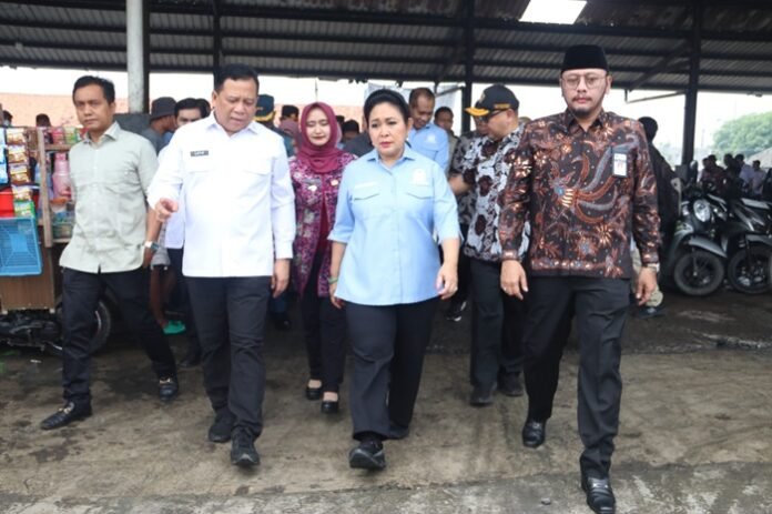 Wali Kota Tegal ketika dampingi Komisi IV DPR RI