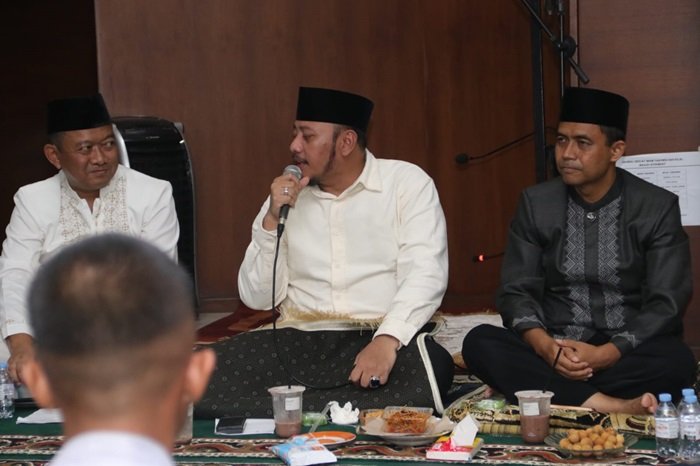 Wali Kota Tegal ketika tarawih dan silaturahim Ramadan Wali Kota Tegal ketika tarawih dan silaturahim Ramadan
