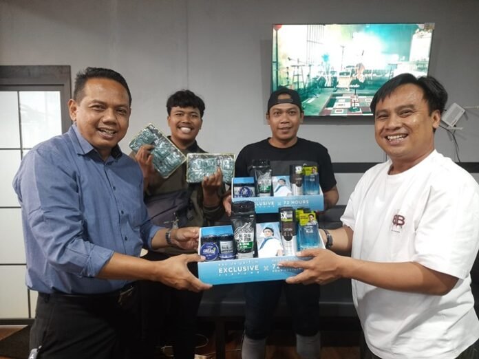 Pimpinan PT Mandom Indonesia Tbk Solo Raya Agus Kristianto dan Lukas Budi ketika bersilaturrahmi di Polresta Surakarta.