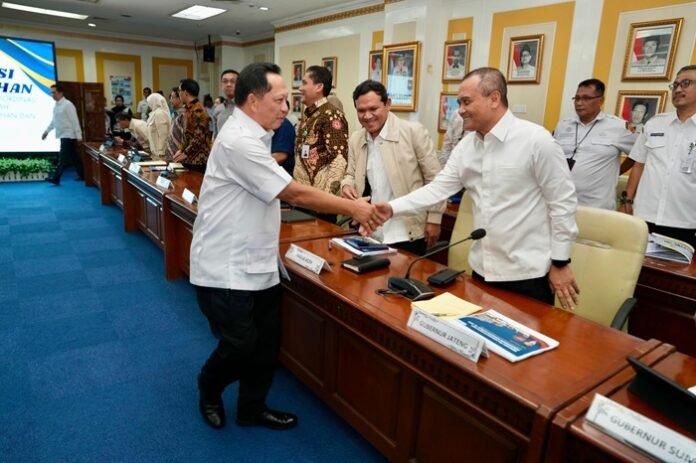Gubernur Jateng Ahmad Luthfi ketika di rakor Kemendagri