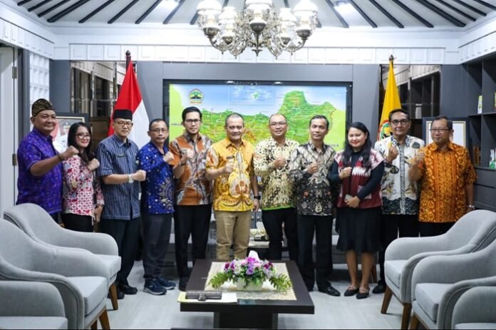 Gubernur Jateng Ahmad Luthfi bersama panitia Tawur Agung Nasional