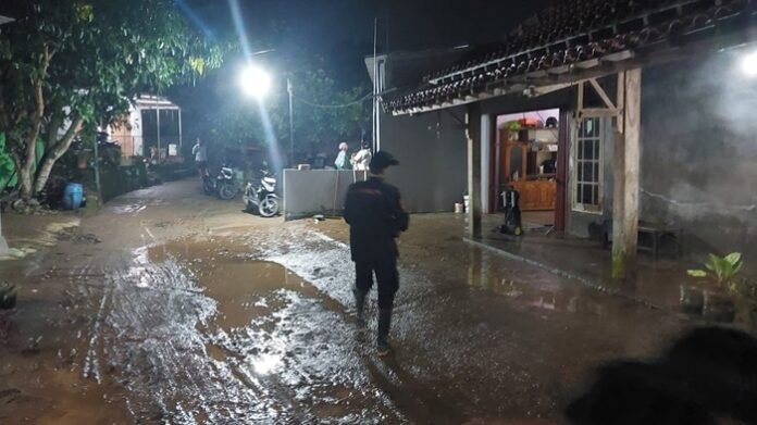 Situasi di Ngaliyan Semarang, setelah terjadi bencana banjir, longsor dan angin puting beliung, Kamis (26/2/2026).