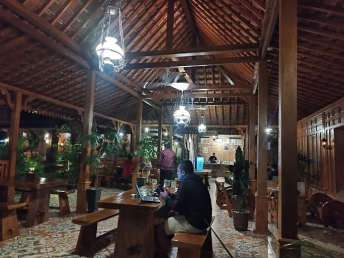 Dadap Srep Coffe and Resto, tawarkan kenyamanan dengan konsep Jawa Klasik.