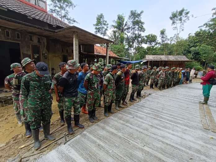 Satgas TMMD Reguler ke-127 Kodim 0709/Kebumen di Desa Sempor. (Foto : Dok Kodim 0709/Kebumen)