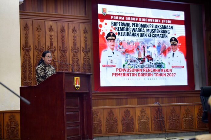 Wali Kota Semarang, Agustina Wilujeng saat menghadiri Forum Group Discussion (FGD) Raperwal Musrenbang dalam rangka penyusunan Rencana Kerja Pemerintah Daerah (RKPD) Tahun 2027 di Ruang Lokakrida, Gedung Moch. Ichsan, Senin (2/3/2026). (Foto : Dok Pemkot Semarang)