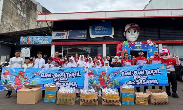 JNE kembali hadir menemani masyarakat dengan berbagai program. Tahun ini, JNE mengusung tema “BERGEMA” (Bergerak Bersama untuk Sesama). (Foto : Dok JNE)