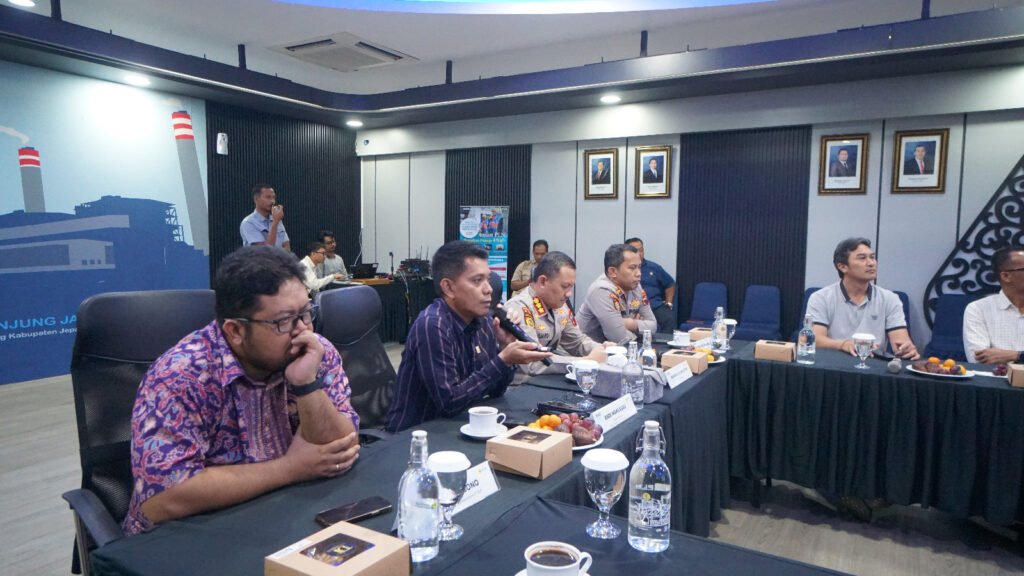 Suasana pertemuan Dir Pamobvit Polda Jateng beserta jajaran Polda Jawa Tengah dan General Manager PLN UIK Tanjung Jati B. (Foto : Dokumen)