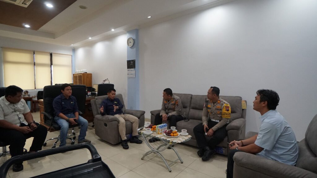 PLN UIK Tanjung Jati B menerima kunjungan silaturahmi dari Kapolres Jepara, AKBP Hadi Kristanto, pada Selasa (10/2/2026) di Kantor PLN UIK Tanjung Jati B, Tubanan, Jepara. (Foto : Dok PLN)