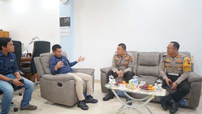 PLN UIK Tanjung Jati B menerima kunjungan silaturahmi dari Kapolres Jepara, AKBP Hadi Kristanto, pada Selasa (10/2/2026) di Kantor PLN UIK Tanjung Jati B, Tubanan, Jepara. (Foto : Dok PLN)