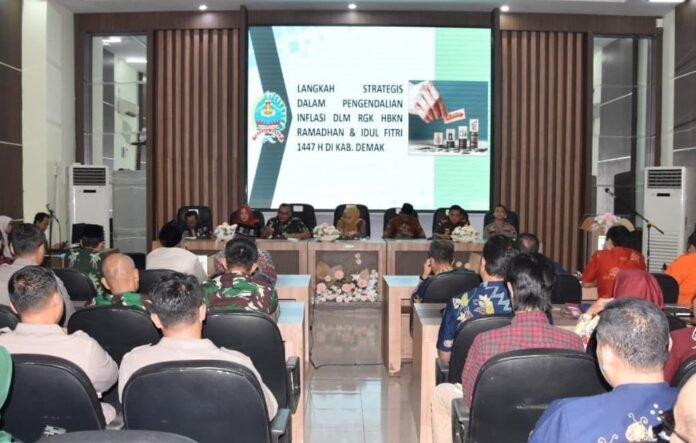 Pemerintah Kabupaten Demak menggelar High Level Meeting (HLM) Tim Pengendalian Inflasi Daerah (TPID) untuk mengantisipasi lonjakan harga menjelang Hari Besar Keagamaan Nasional (HBKN) Ramadan dan Idulfitri 1447 H/2026 M. (Foto : Sam)