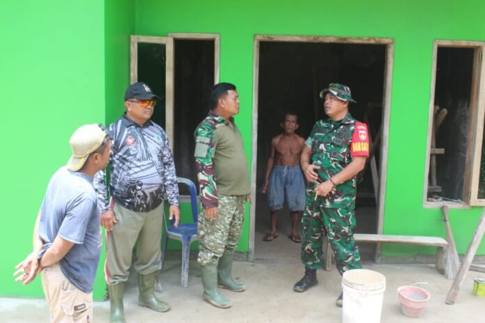 Komandan Kodim 0709/Kebumen, Letkol Inf Eko Majlistyawan Prihantono, S.H., M.I.P., meninjau langsung progres pengerjaan berbagai sasaran fisik dalam program TMMD Reguler ke-127 di wilayah Desa Somagede. (Foto : Dokumen)