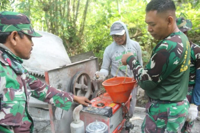 Gotong royong kembali terasa di lokasi TMMD Reguler ke-127 Kodim 0709/Kebumen di Desa Somagede. (Foto : Dokumen)