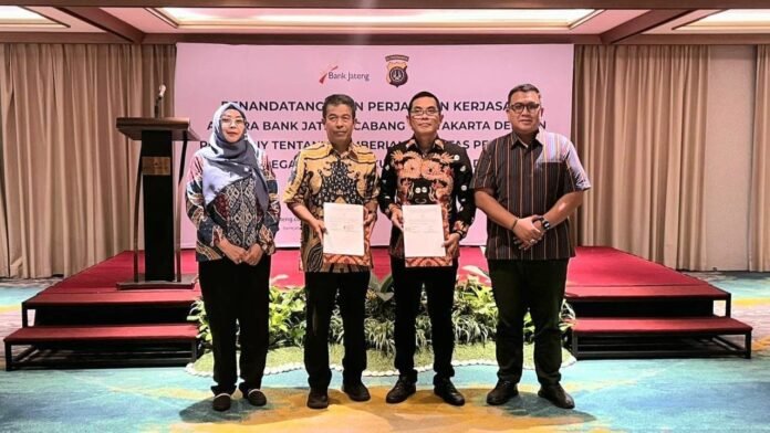 Bank Jateng Cabang Yogyakarta resmi menandatangani Perjanjian Kerja Sama dengan Polda DIY terkait pemberian fasilitas kredit bagi anggota di lingkungan Polda DIY yang dilaksanakan pada Selasa (24/2/2026) di Hotel Royal Ambarukmo – Yogyakarta. (Foto : Dok Bank Jateng)
