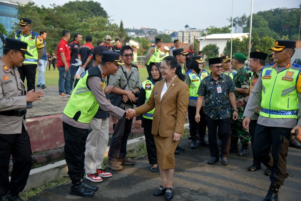 Wali Kota Semarang, Agustina Wilujeng saat menghadiri Apel Gelar Pasukan Operasi Kepolisian Terpusat Ketupat Candi Tahun 2026 di Lapangan Pratisarawirya Polrestabes Semarang, Kamis (12/3/2026). (Foto : Dok Pemkot Semarang)