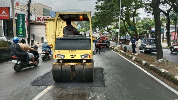 Perbaikan ruas jalan di Kota Semarang. (Foto : Dok Pemkot Semarang)