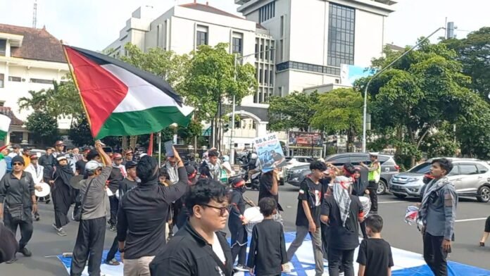 Demo Al Quds 2026 di depan Kantor Gubernur Jateng, Jumat (13/3/2026). (Foto:Kamal)