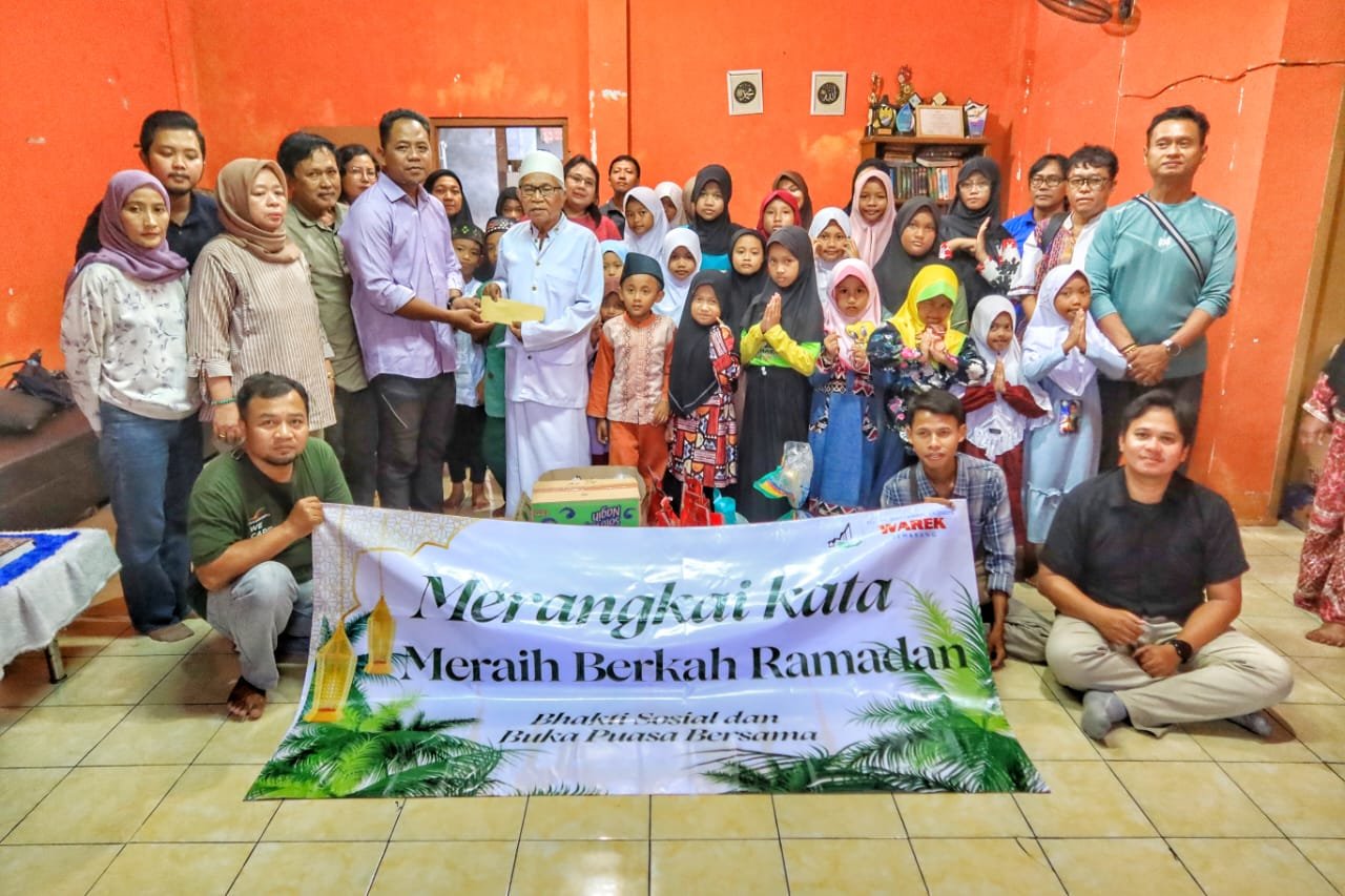 Wartawan Ekonomi Forum Wartawan Ekonomi Kota Semarang saat mengunjungi Panti Asuhan Tarbiyatul Yatim dalam rangka berbagi pada Bulan Ramadan. (Foto : Dokumen)