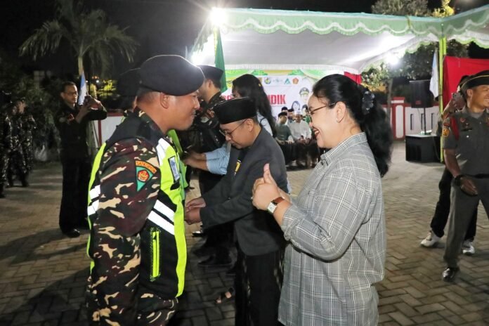 Wali kota Semarang, Agustina Wilujeng, menghadiri peresmian Posko Mudik Lebaran yang didirikan oleh GP Ansor dan Banser Kota Semarang di kawasan Mangkang Kulon, Kecamatan Tugu, Senin (16/3/2026). (Foto : Dok Pemkot Semarang)