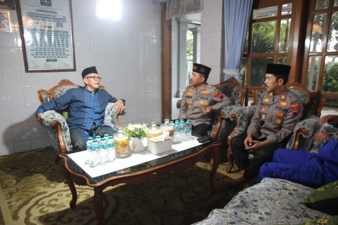 Kapolres Demak AKBP Samel bersilaturahmi dengan Ketua MUI dan PCNU Kabupaten Demak guna memperkuat sinergi menjaga kamtibmas, jelang malam takbir Idul Fitri 1447 Hijriah agar tetap aman, tertib, dan khidmat. (Foto: Sam)