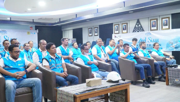 General Manager PLN UIK Tanjung Jati B, Andi Makkasau, beserta jajaran manajemean TJB Raya mengikuti apel siaga secara daring. (Foto : Dok PLN)
