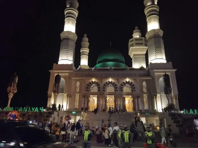 Takbir Menggema di Masjid Agung Karanganyar. (Foto : Iwan)