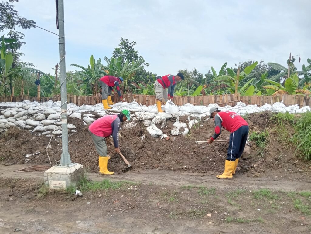 Pemkot Semarang bergerak cepat dengan memperkuat tanggul di sepanjang Kali Babon. (Foto : Dok Pemkot Semarang)