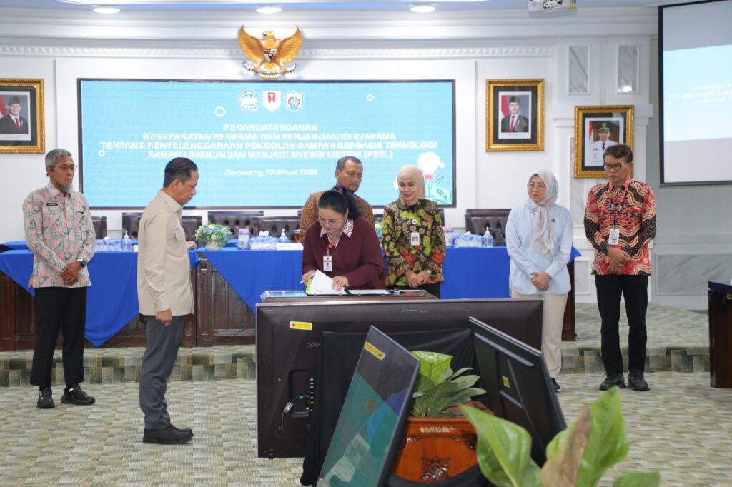 Penandatanganan Kesepakatan Bersama dan Perjanjian Kerja Sama (PKS) Penyelenggaraan Pengolah Sampah Berbasis Teknologi Ramah Lingkungan menjadi Energi Listrik (PSEL) Wilayah Semarang Raya, pada Sabtu (28/3/2026). (Foto : Dok Pemkot Semarang)