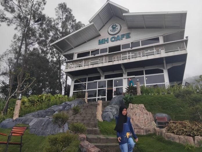 MH Resto, salah satu unit usaha The Lawu Grup yang berada di Bukit Mitis Tawangmangu, menjadi salah satu tujuan wisatawan. (Foto : Iwan)