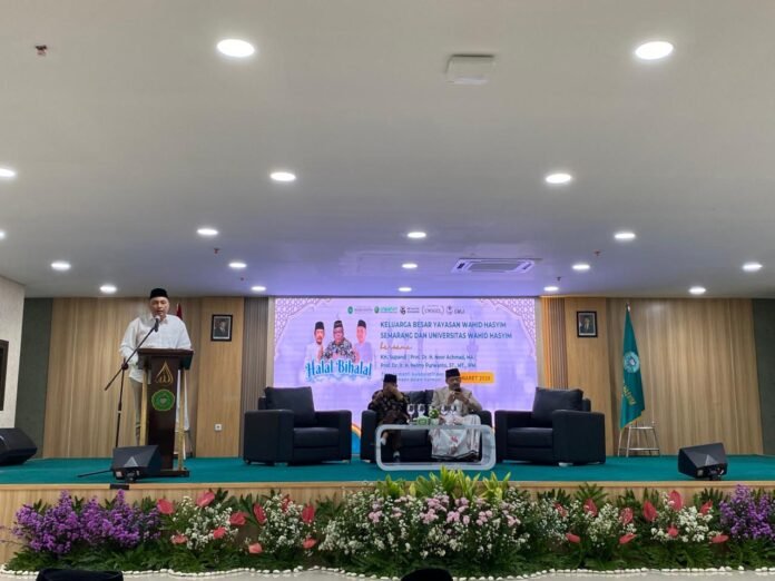 Universitas Wahid Hasyim (Unwahas) menggelar acara Halal Bihalal Idul Fitri 1447 H yang berlangsung khidmat di lingkungan kampus II Unwahas Gunungpati pada Sabtu (28/03/2026). (Foto : Dok Unwahas)