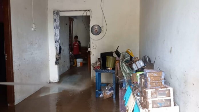 Rumah warga mangkang