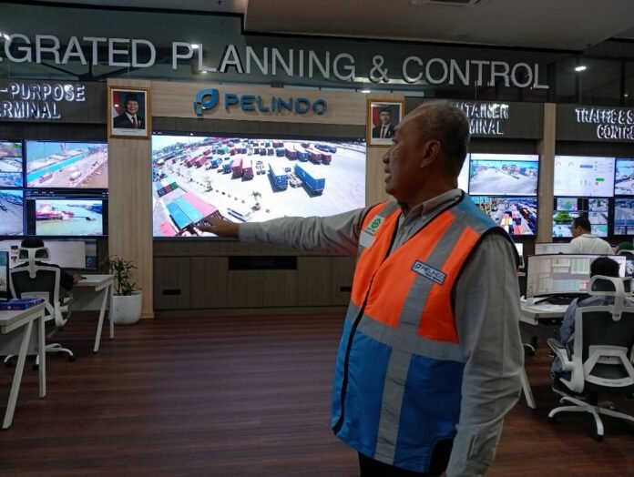 Branch Manager PT Pelindo Multi Terminal Branch Tanjung Emas, S. Joko saat memeberikan paparan. (Foto : Dok JN)
