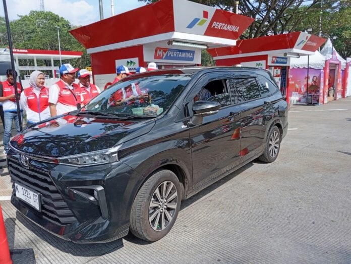 Pengisian BBM di Rest Area 456. (Foto : Dok JN)