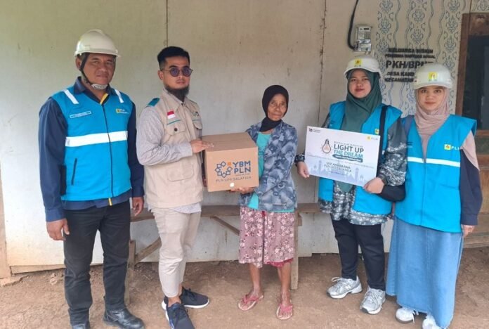 PLN Salatiga salurkan bantuan listrik gratis