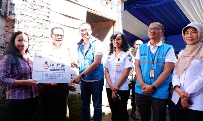 PLN Salatiga salurkab bantuan listrik