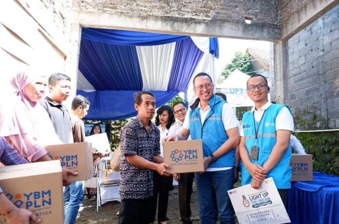 PLN Salatiga salurkan bantuan
