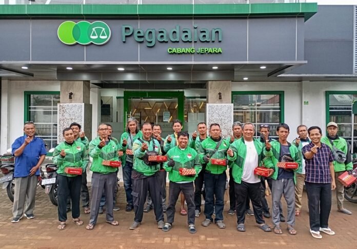 Pegadaian bagi-bagi paket bantuan