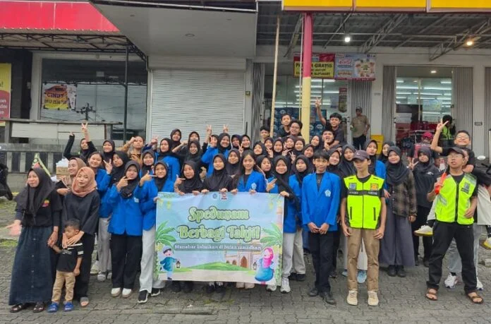 SMPN 26 Semarang berbagi takjil