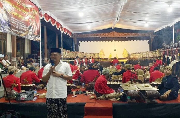 Ketua DPRD Jateng Sumanto hadiri wayang kulit