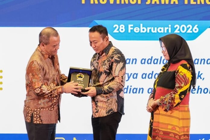 Gubernur Jateng Ahmad Luthfi ketika pelepasan Kepala Kanwil ATR/BPN Jawa Tengah, Lampri, di Hotel Gumaya, Kota Semarang, Sabtu (28/2/2026) malam.