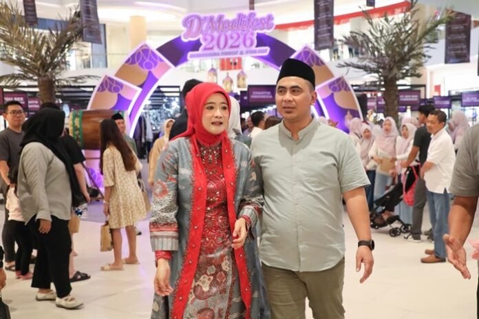 Wakil Gubernur Jateng Taj Yasin Maimoen dan Ketua Dekranasda Jateng Nawal Arafah Yasin di acara D Modifest 2026