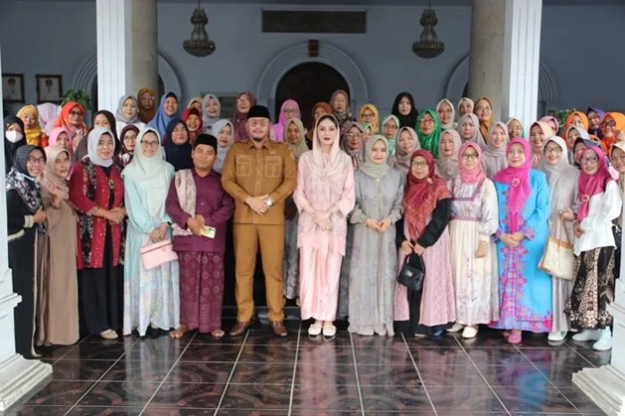 Wali Kota Tegal dan GOW Tegal ketika gelar pengajian