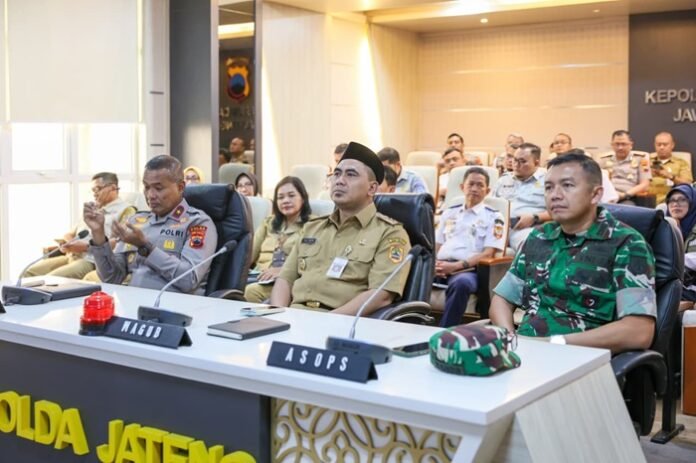 Wakil Gubernur Jateng Taj Yasin Maimoen ketika Rapat Koordinasi Lintas Sektoral tingkat Menteri secara daring di Mapolda Jateng, Senin (2/3/2026).