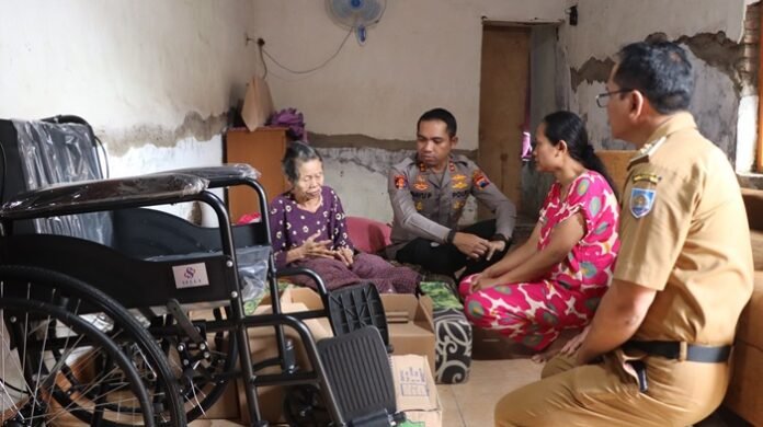 Polres Tegal ketika baksos penyandang disabilitas
