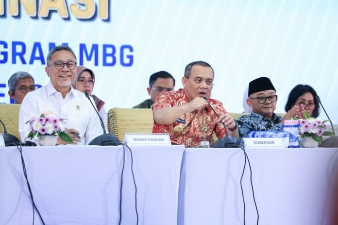 Menteri Koordinator Bidang Pangan Zulkifli Hasan dan Gubernur Jateng Ahmad Luthfi