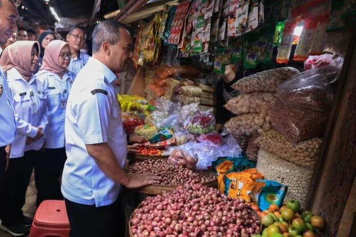 Gubernur Jateng Ahmad Luthfi ketika meninjau di Pasar Gondang Sragen