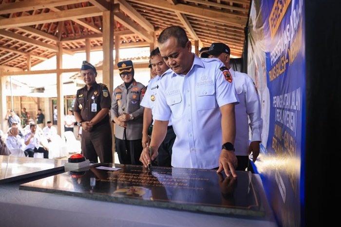 WhatsApp Image 2026-03-04 at 16.24.59 Gubernur Jawa Tengah, Ahmad Luthfi meresmikan jalan ruas Kuwu–Galeh hingga Galeh–Ngrampal di Kabupaten Sragen