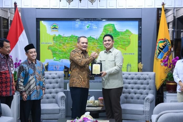 Gubernur Jateng Ahmad Luthfi dan Wakil Menteri P2MI di Kantor Gubernur Jawa Tengah, Semarang, Kamis (5/3/2026).