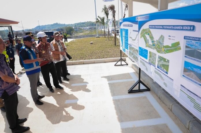 Gubernur Jateng Ahmad Luthfi ketika meninjau kesiapan tol fungsional Bawen–Ambarawa