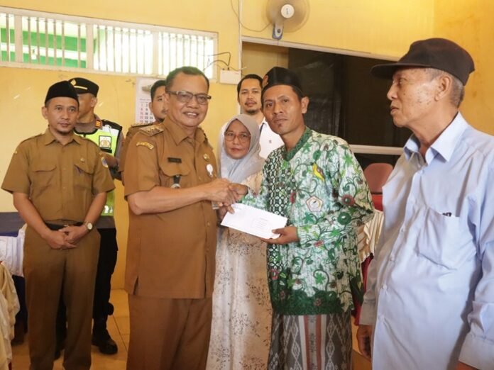 Wakil Bupati Brebes berikan insentif