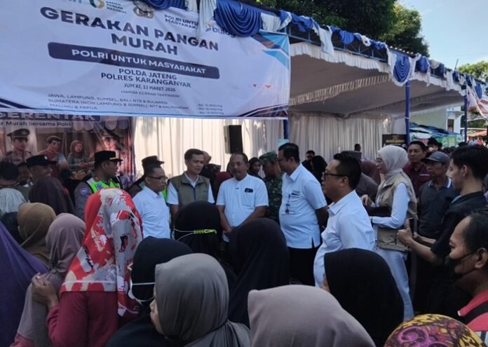 Bupati Karanganyar pantau Gerakan Pangan Murah di terminal Jungke.